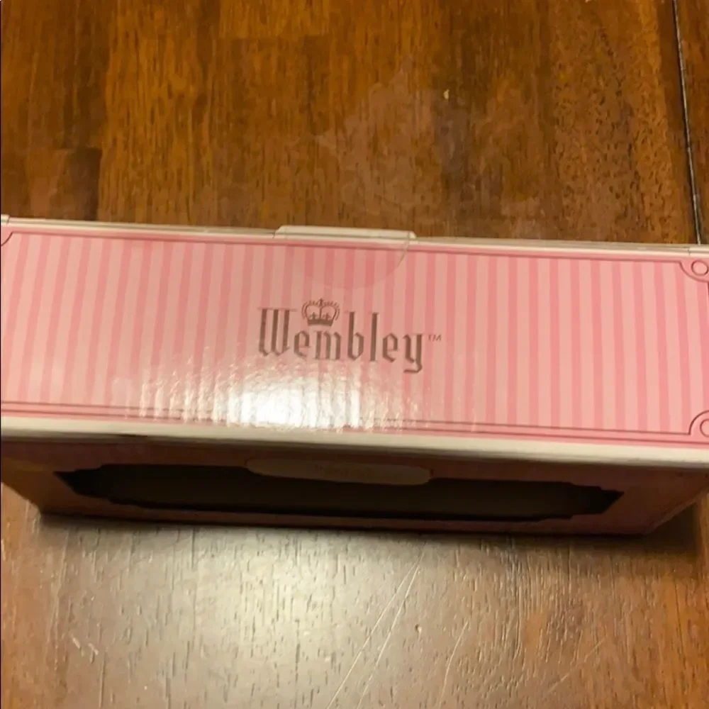 𝅺WEMBLY Shot Glasses